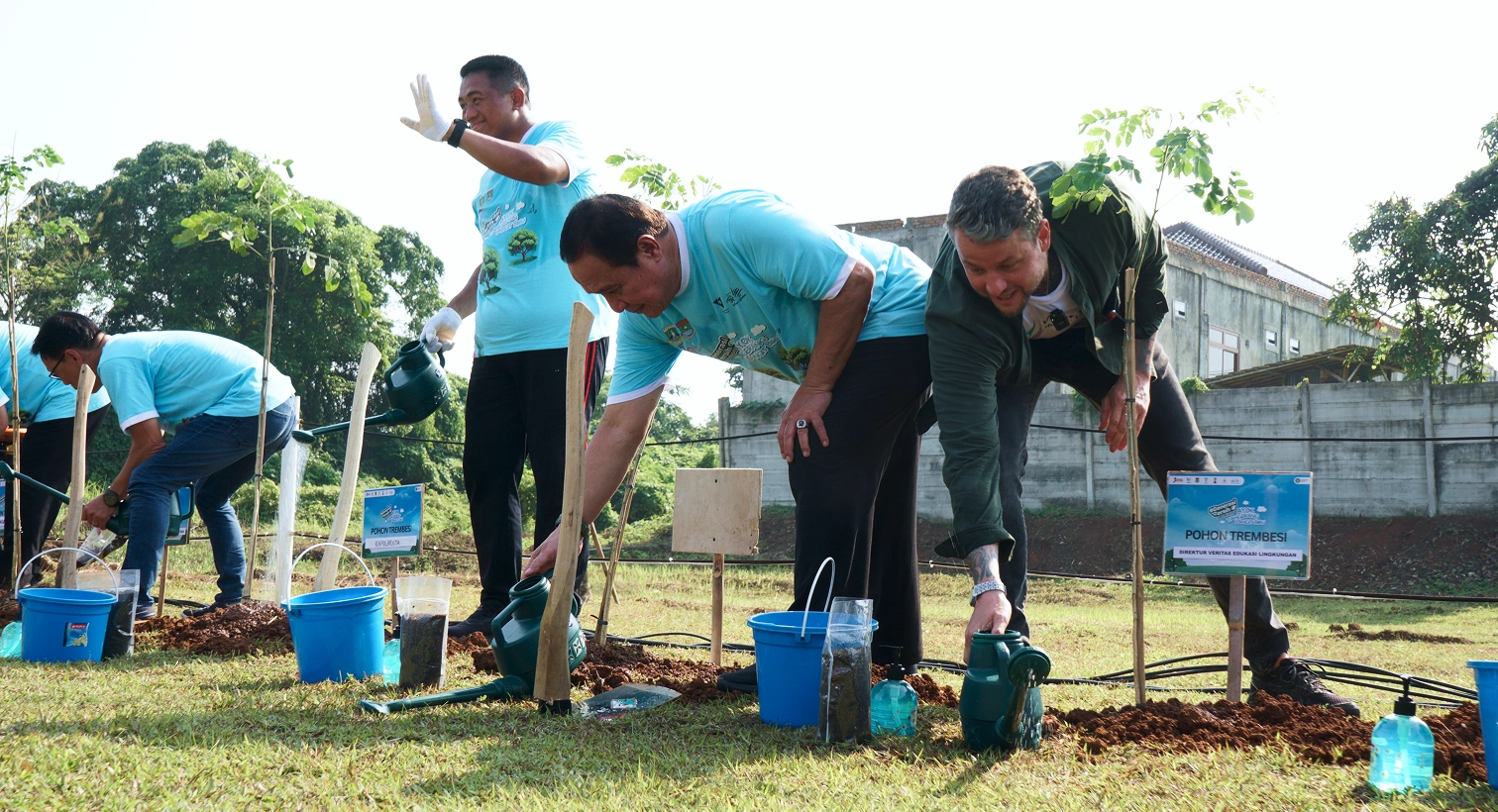 Community coastal clean-up activity