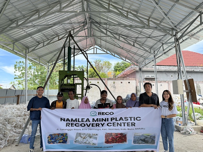 Community members at a Mini Plastic Recovery Center